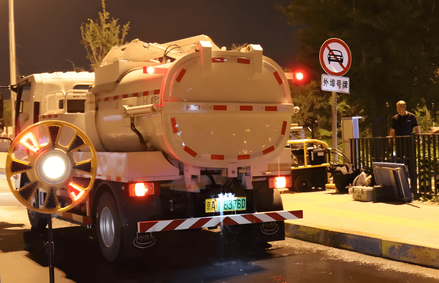 北京市某区污水主干管带水清淤项目